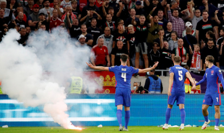 ФИФА Англияға қарсы матчта жанкүйерлерінің расизмі үшін Венгрия құрамасын жазалады