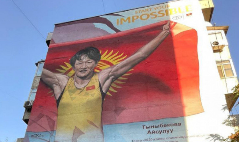 ФОТО. В центре Бишкека на одном из стен домов нарисовали арт-рисунок Айсулуу Тыныбековой