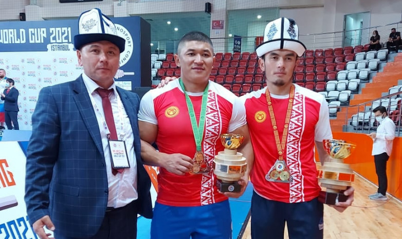Кыргызстанцы завоевали 15 медалей на этапе Кубка мира по мас-рестлингу