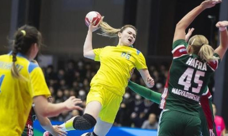 Женская сборная Казахстана разгромно проиграла Южной Корее на чемпионате Азии по гандболу 