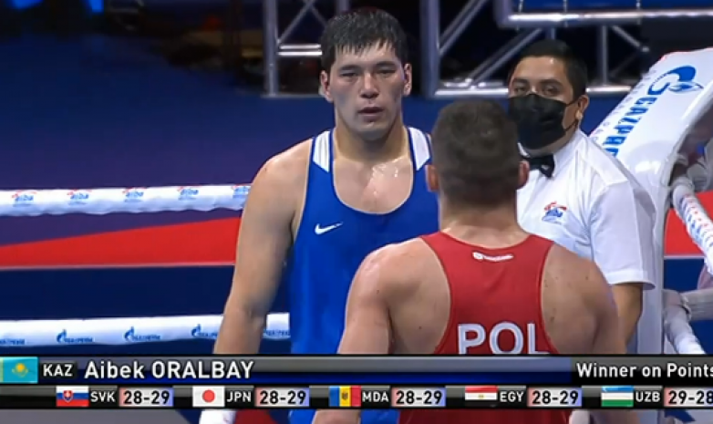 Айбек Оралбай вышел в 1/8 финала чемпионата мира по боксу