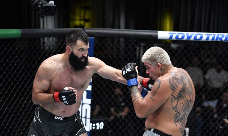 Орловский победил Фелипе в соглавном бою турнира UFC Вегас 40 (+Видео)
