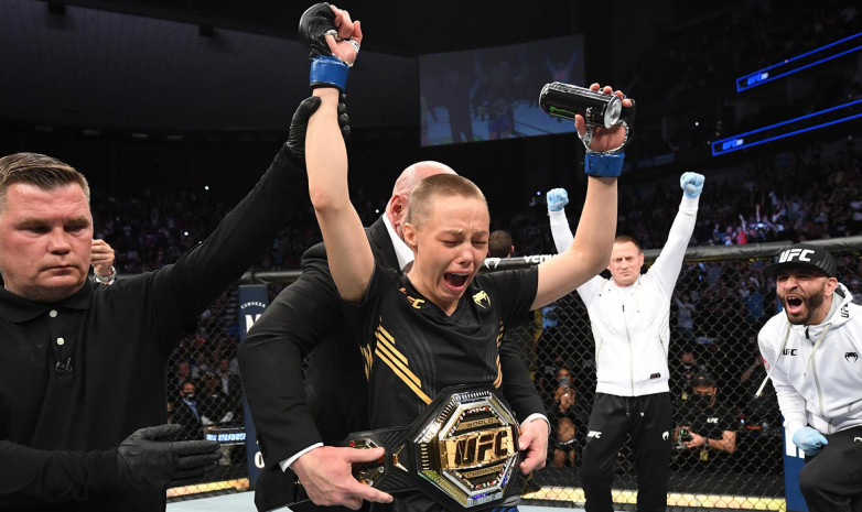 Намаюнас выиграла у Чжан Вэйли на турнире UFC 268 и защитила титул чемпионки в минимальном весе