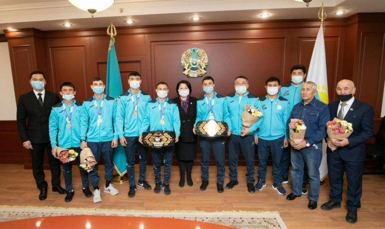 Актоты Раимкулова приняла победителей и призеров чемпионата мира по боксу
