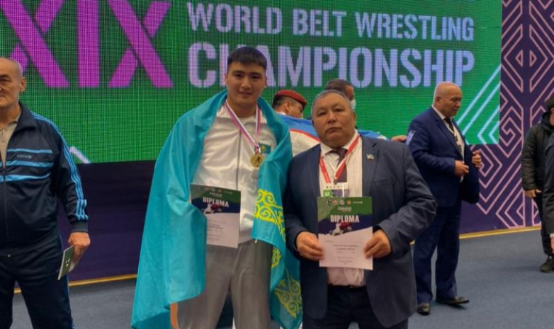 Акмолинец стал чемпионом мира по борьбе на поясах