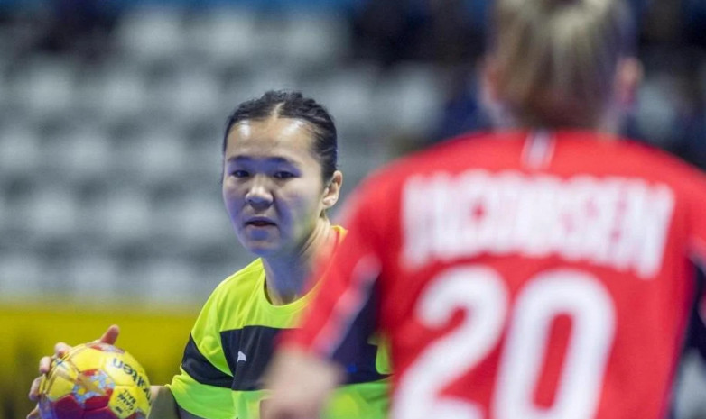 Женская сборная Казахстана разгромно проиграла второй матч подряд на ЧМ по гандболу