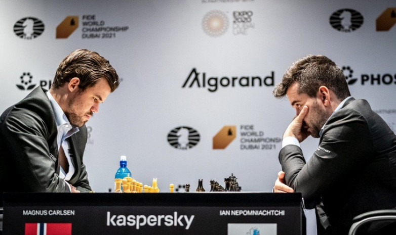 Ян Непомнящий и Магнус Карлсен сыграли вничью в 10-й партии матча за шахматную корону