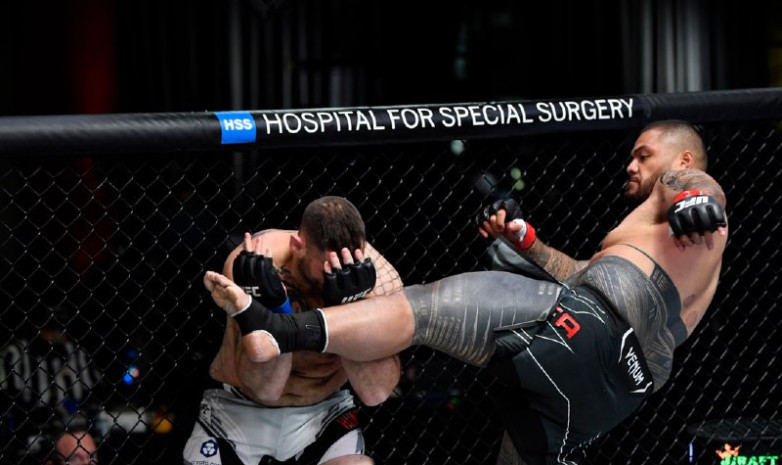 UFC Вегас 45. Австралиец Тафа эффектным ударом ноги нокаутировал соперника