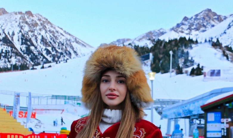 Фото. Ангелина Лукас поздравила казахстанцев с днем Независимости в национальном костюме