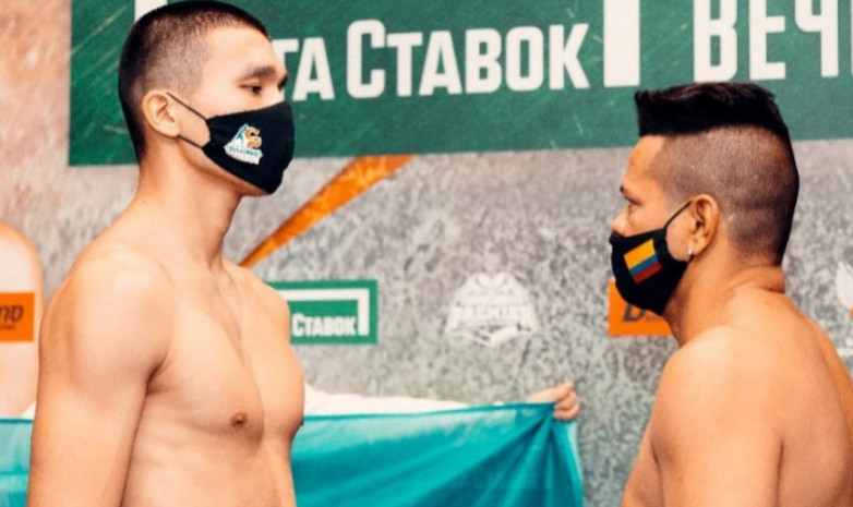 Казахстанские боксеры прошли взвешивание и провели дуэли взглядов перед боями в Москве 
