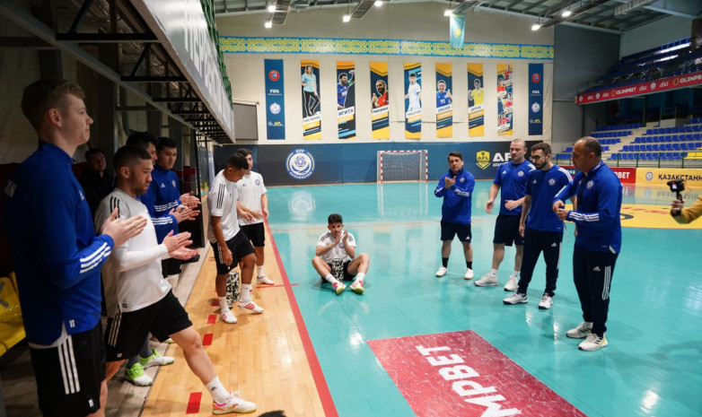 Фоторепортаж с тренировки сборной Казахстана перед матчем с Узбекистаном 