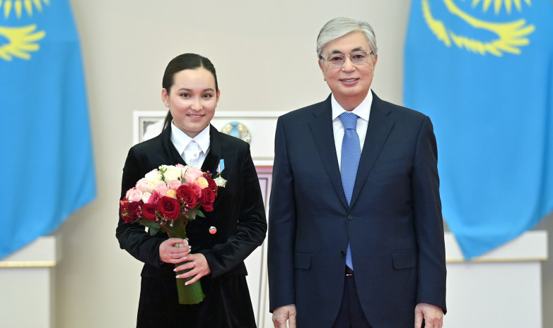 Казахстанская шахматистка Жансая Абдумалик награждена орденом «Құрмет»