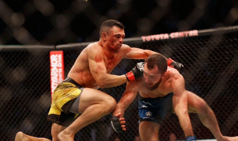 Поединок Сергея Морозова с бразильским файтером был признан «Лучшим боем вечера» на UFC 271