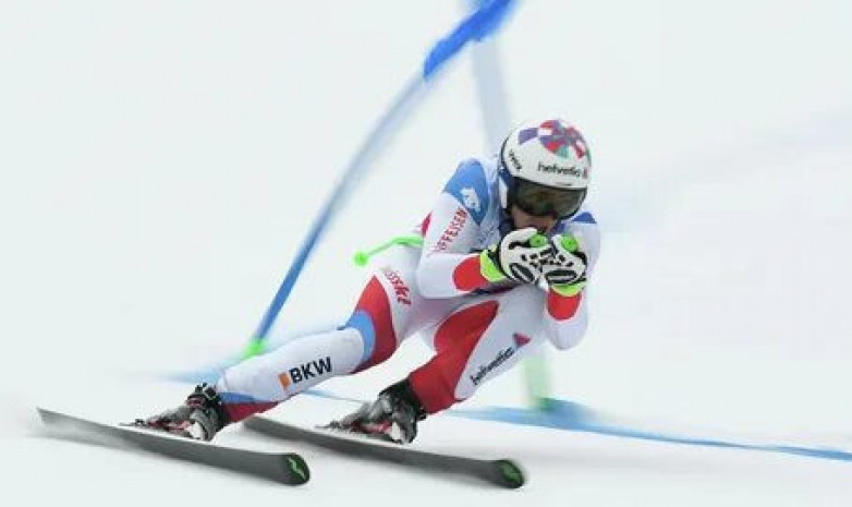 Видео. Швейцарский горнолыжник на скорости более 100 км/ч улетел в ограждение и травмировался на Олимпиаде в Пекине 