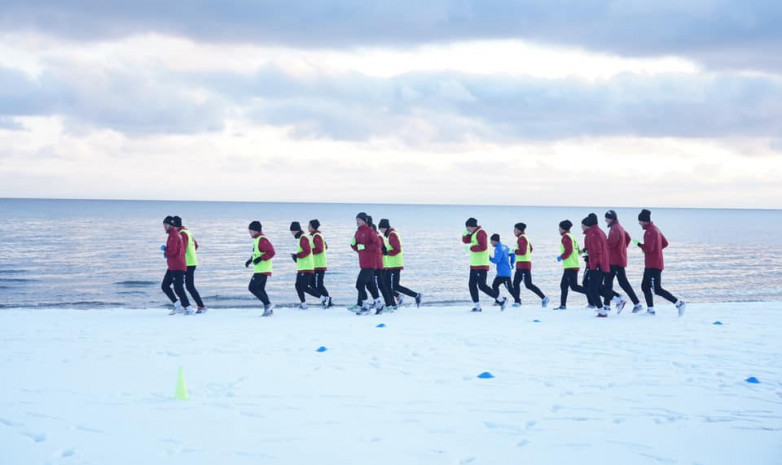 КПЛ: Тренировки «Алая» на берегу Иссык-Куля. ФОТО