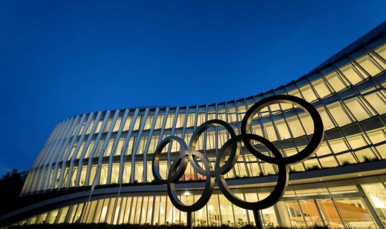 МОК призвал спортивные федерации отказаться от российских флагов на соревнованиях 