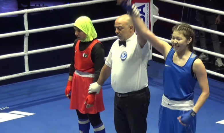 Казахстанки Таубай и Суйеналы вышли в финал юниорского ЧА по боксу