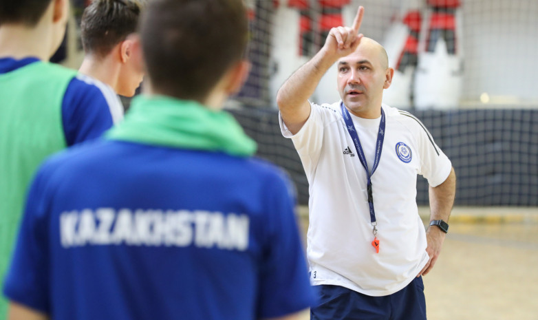 «Ребята будут выкладываться в каждой игре». Тренер сборной Казахстана U19 поделился настроем перед стартом отбора на Евро-2022