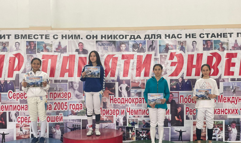 В Алматы состоялся международный турнир по фехтованию