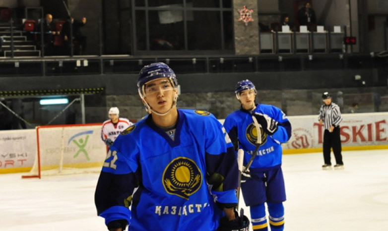 Казахстанские хоккеисты вернулись домой из Украины 