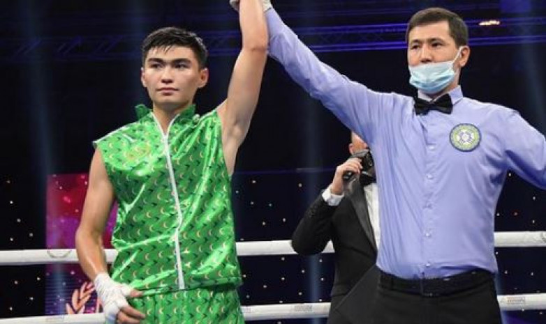 Жеңіліп көрмеген қазақстандық боксшы тәжікстандық қарсыласын жеңді 