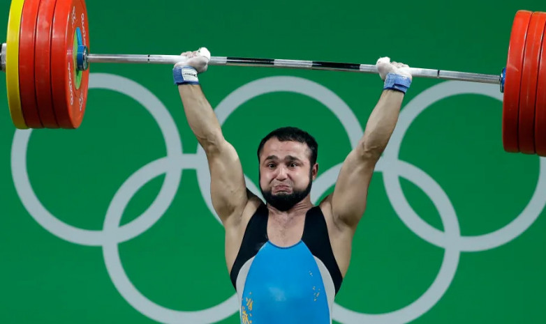 «Есть ряд вопросов». В федерации сделали официальное заявление после лишения казахстанского тяжелоатлета «золота» Олимпиады 