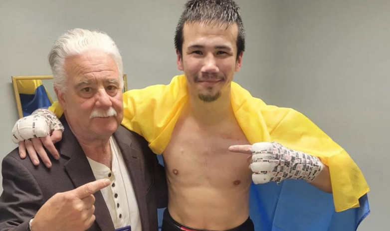 Казахстанский боксер вышел на бой в США с флагом Украины 