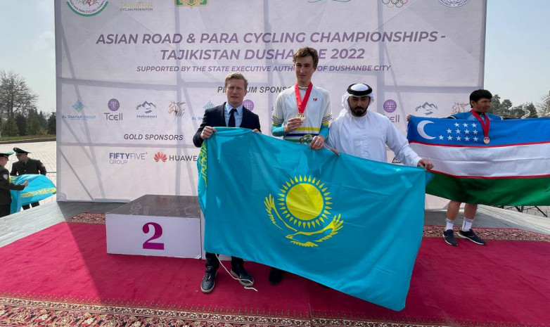 Казахстанский велогонщик завоевал золотую медаль на ЧА в Душанбе