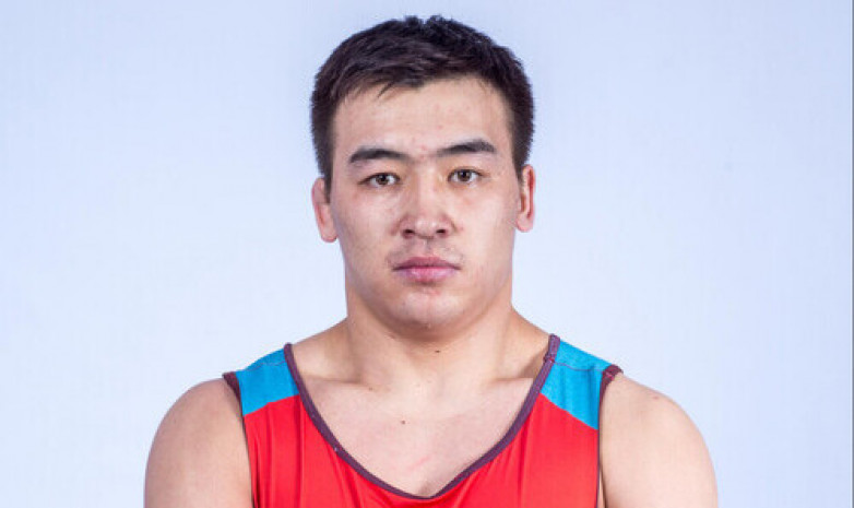 Казахстанец стал серебряным призером ЧА по видам борьбы 