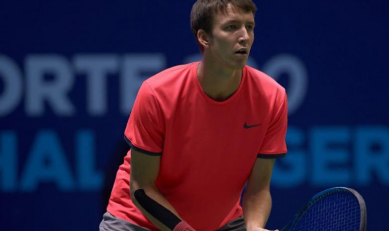 Григорий Ломакин завершил борьбу на турнире в Праге в парном разряде 