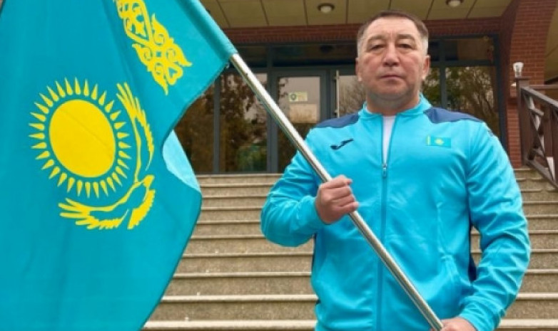 «Если они куда-то охранником устроятся, все равно больше будут получать». Главный тренер сборной Казахстана – о зарплате боксеров 