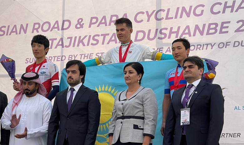 «Старался продавливать и не бросать». Казахстанский гонщик – о победе на чемпионате Азии с судорогами за 1,5 км до финиша 