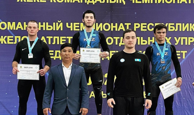 Определились первые чемпионы Казахстана по тяжелой атлетике среди молодежи