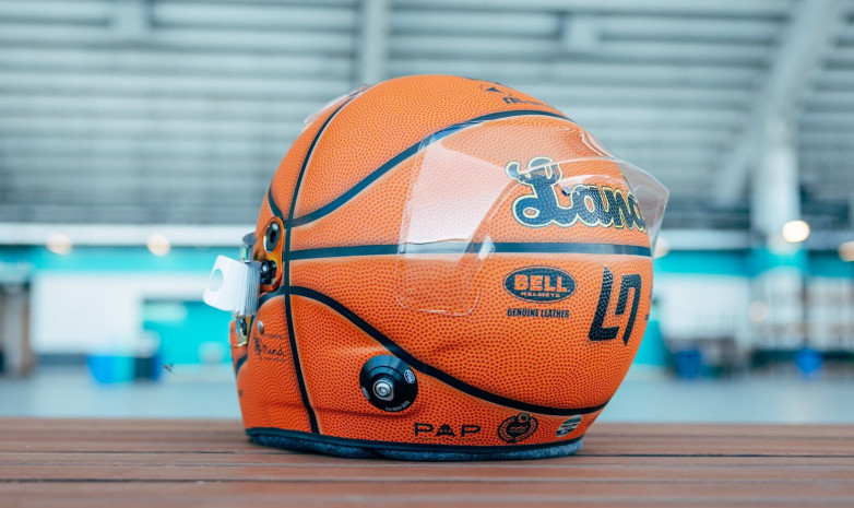 Гонщик Формулы-1 представил шлем в виде баскетбольного мяча для Гран-при Майами