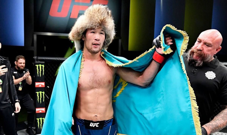 Рахмонов рассказал, почему выходит на бои UFC в традиционной казахской шапке