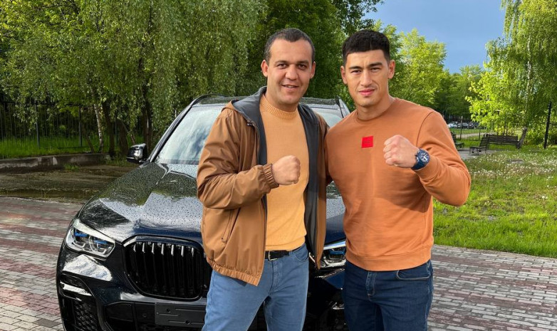 Президент Международной ассоциации бокса подарил автомобиль Дмитрию Биволу за победу над Альваресом