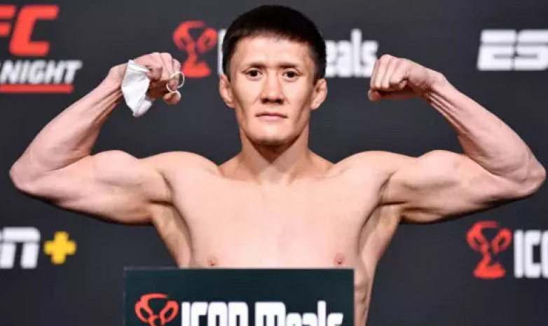 Казахстанский боец сделал заявление перед возвращением в UFC
