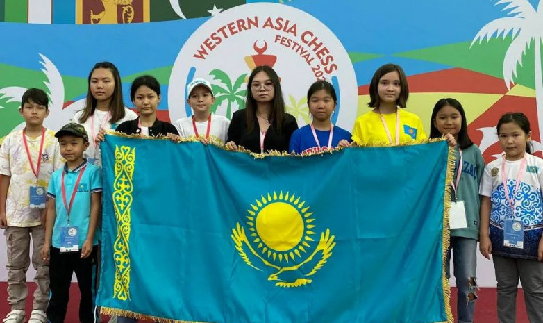 Юные казахстанские шахматисты не могут вернуться домой из-за погоды на Мальдивах