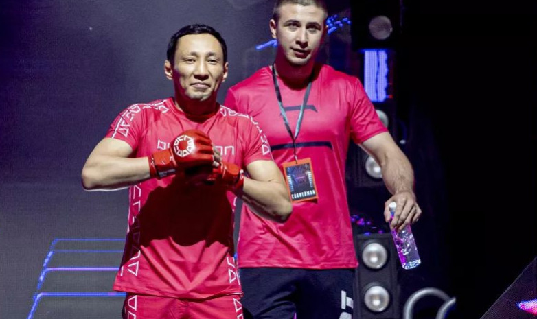 «Я сам умею драться грязно». Скаков сменит вес и проведет второй бой за три недели против кыргызского «Принца» на OCTAGON 31