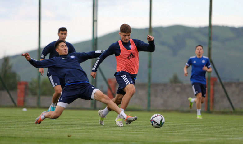 Фоторепортаж с тренировки сборной Казахстана U-21 в Талгаре