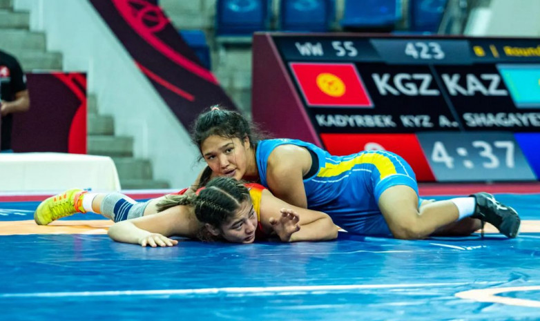 Казахстанки Шагаева и Панасович вышли в финал молодежного чемпионата мира по борьбе