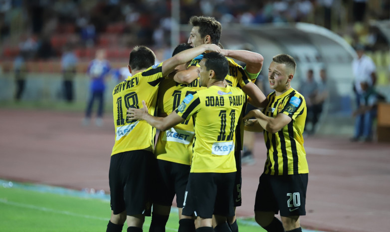 «Кайрат» обыгрывает «Атырау» в Алматы и с первого места выходит в плей-офф Кубка