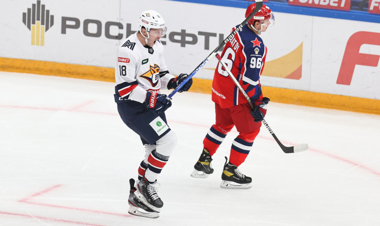 Казахстанский хоккеист вошел в историю КХЛ