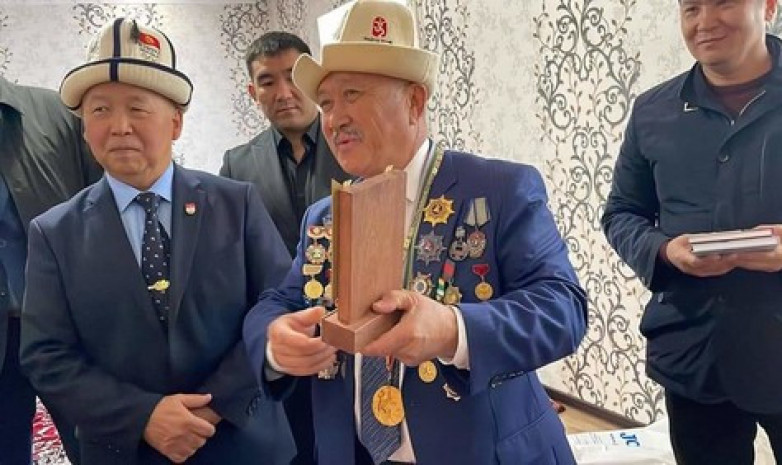 Олимпийский чемпион отдал свою золотую медаль 7-миллионному гражданину Кыргызстана
