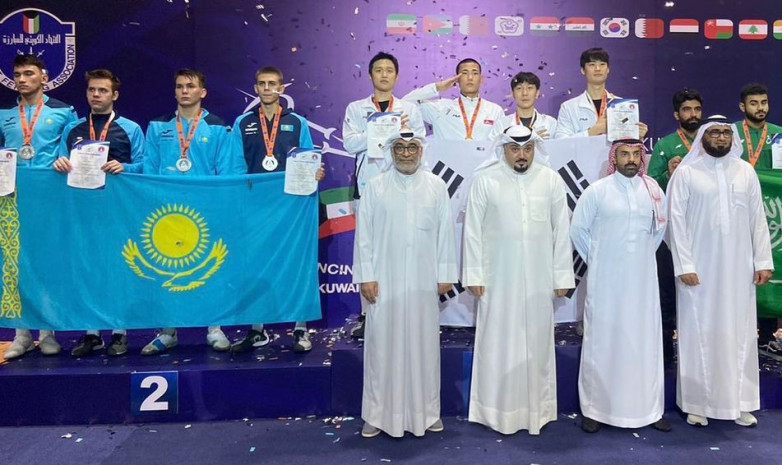 Мужская сборная на шпагах завоевала серебряную медаль Чемпионата Азии по фехтованию до 23-х лет
