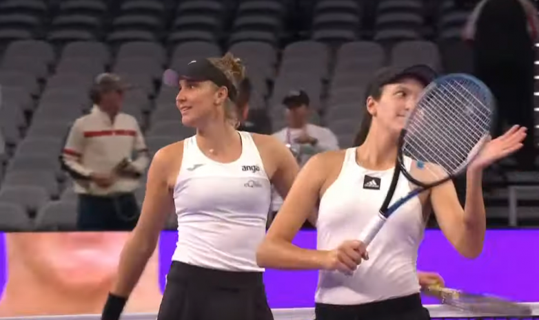 Видеообзор победы Данилиной и Аддад Майи над вторыми сеяными на Итоговом турнире WTA
