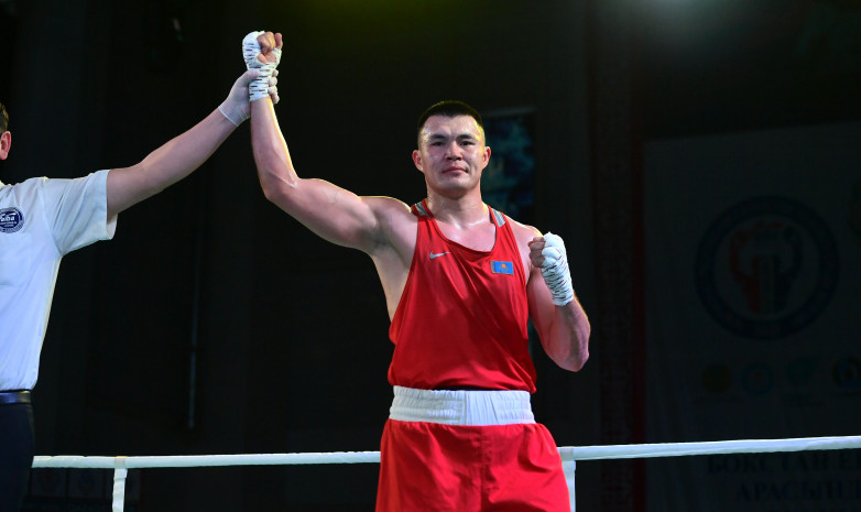 Камшыбек Кункабаев обеспечил себе медаль ЧА-2022 по боксу