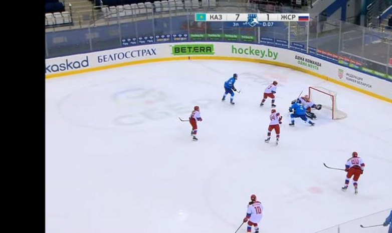Юниорская сборная Казахстана разгромила женскую сборную России
