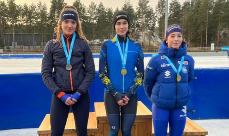 Алина Дауранова завоевала еще одно «золото» на юниорском ЭКМ по конькобежному спорту