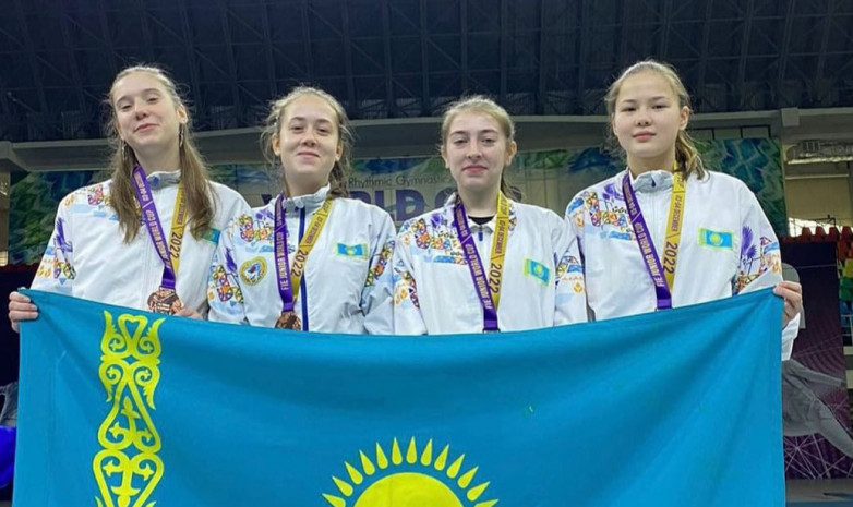 Женская сборная Казахстана на рапирах завоевала бронзовую медаль на Кубке мира среди юниоров 